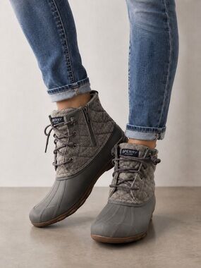 Sperry Women’s Duck Boots Size 10 Gray Quilted Waterproof Rain Boots Side Zip